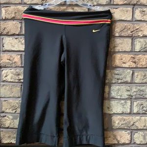Nike “livestrong” Capri workout lpants size med
